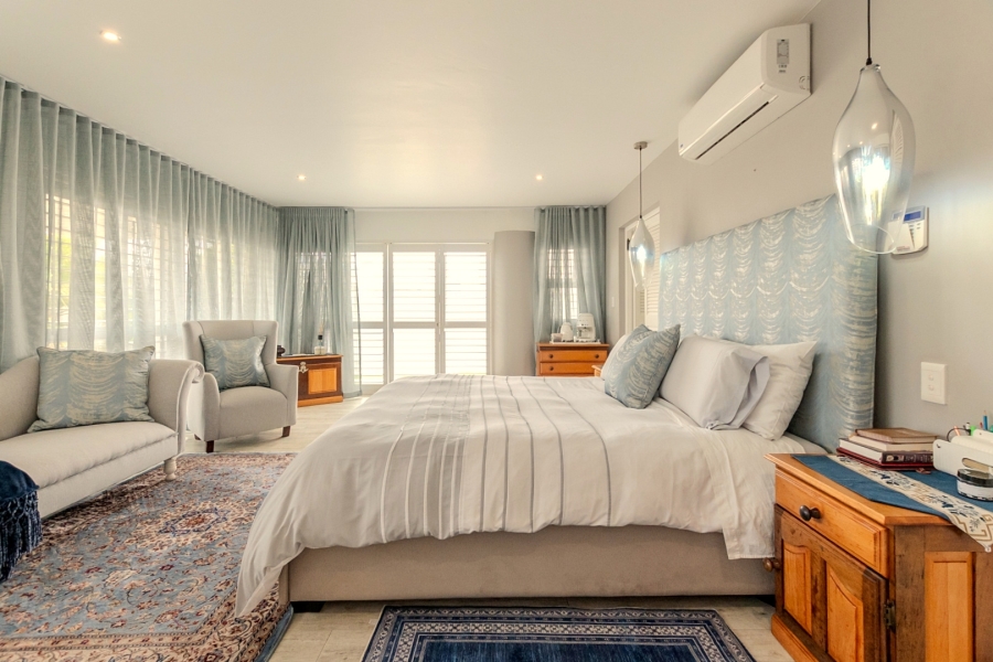 4 Bedroom Property for Sale in Paradise Beach Western Cape